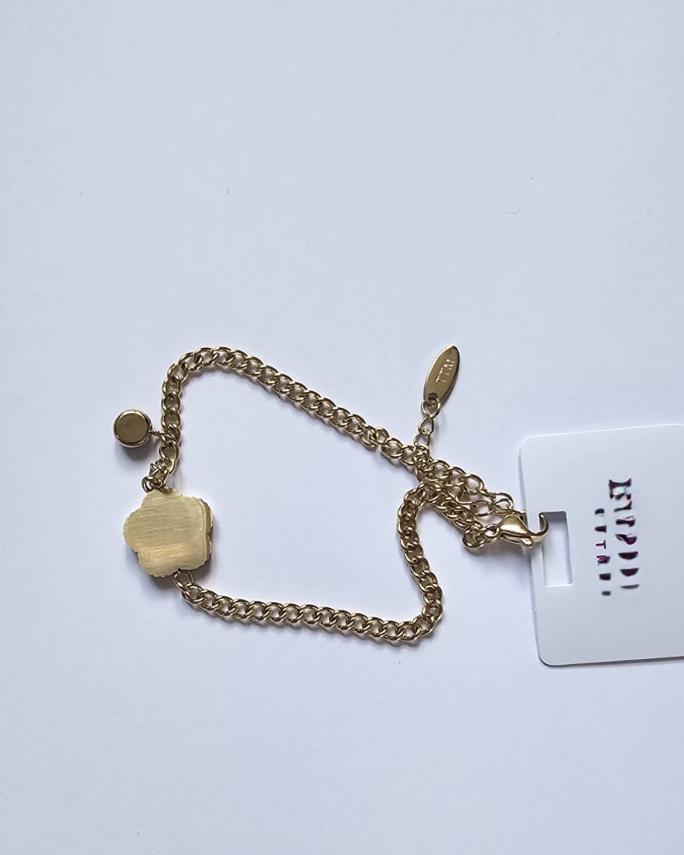 Elegant Stainless Steel Bracelet with Mother-of-Pearl Flower Charm