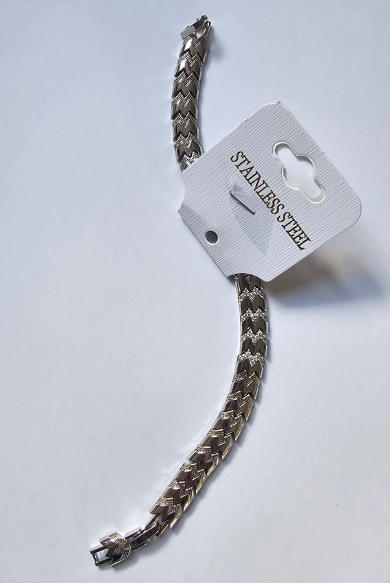 Elegant Silver Chevron Bracelet - Premium Stainless Steel 316L