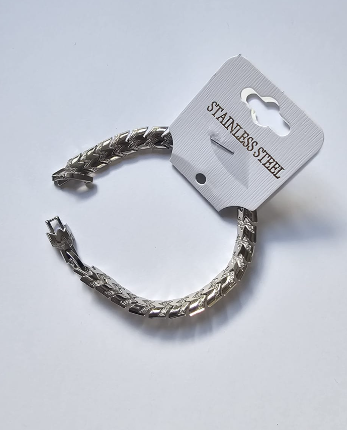Elegant Silver Chevron Bracelet - Premium Stainless Steel 316L