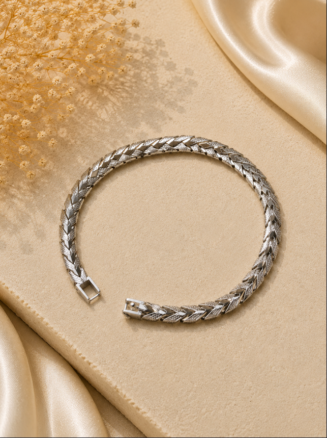 Elegant Silver Chevron Bracelet - Premium Stainless Steel 316L