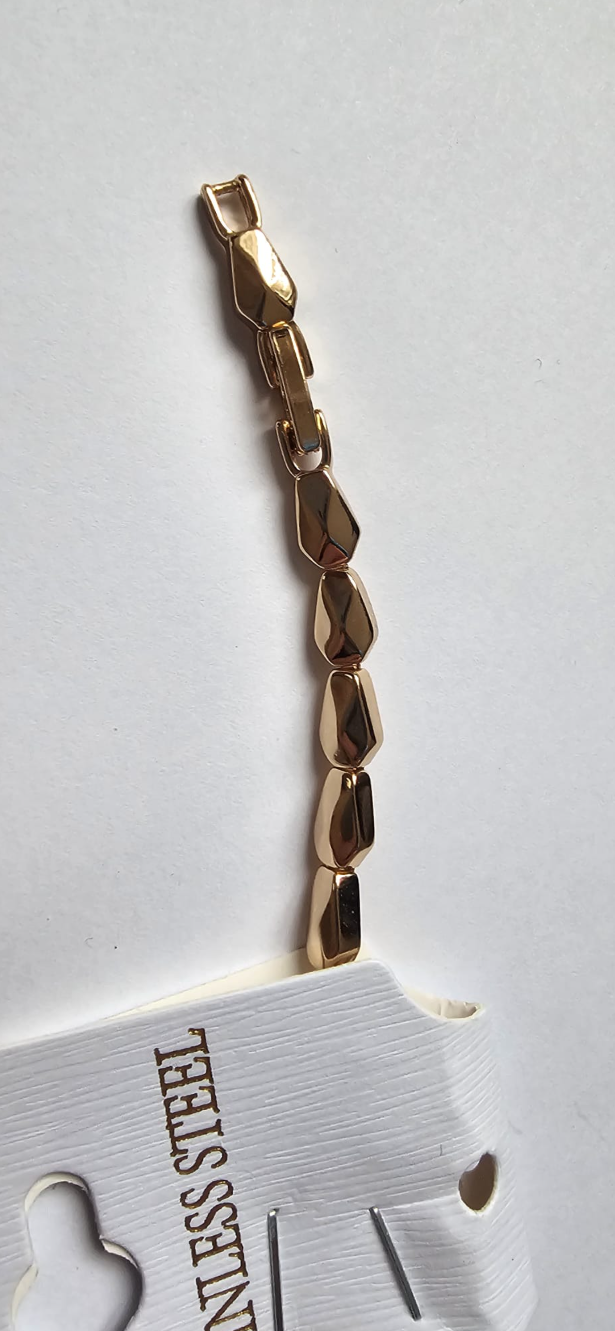 Elegant Faceted Gold Bracelet