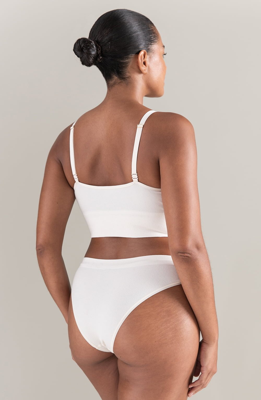 حمالة صدر TENCEL™ Seamless Bralette بلون رملي أبيض